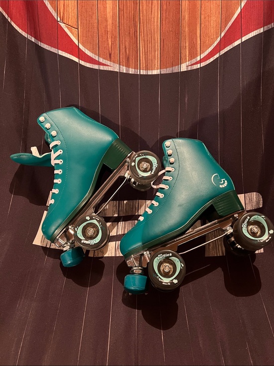 Other - Womens Classic Roller Skate — Teal